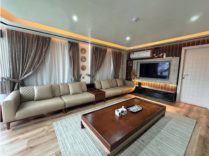 Castle Yacht Charter 70 FT