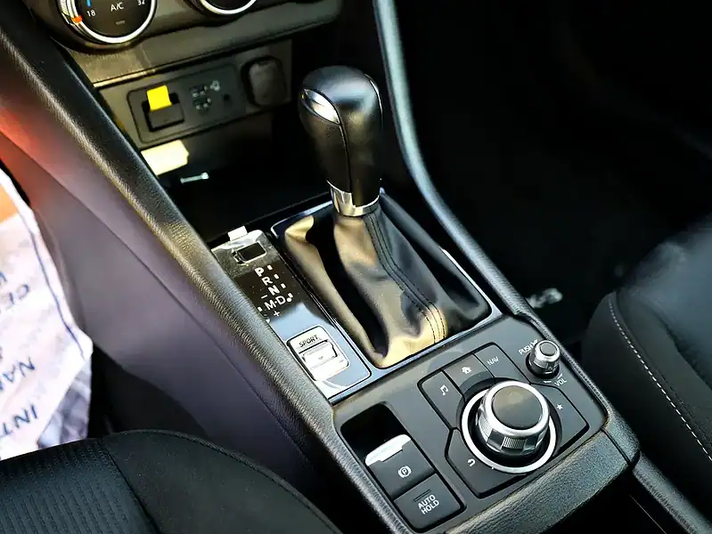 2020 Mazda CX-3 Standard GCC SPECS Clean Title Perfect Condition White Black