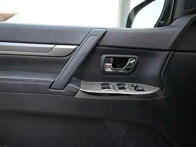 2022 Mitsubishi Pajero GLS 6 Cylinders Engine White Black GCC Specs 4WD