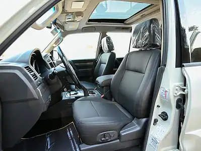 2022 Mitsubishi Pajero GLS 6 Cylinders Engine White Black GCC Specs 4WD