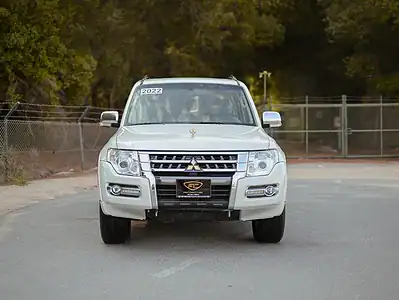 2022 Mitsubishi Pajero GLS 6 Cylinders Engine White Black GCC Specs 4WD