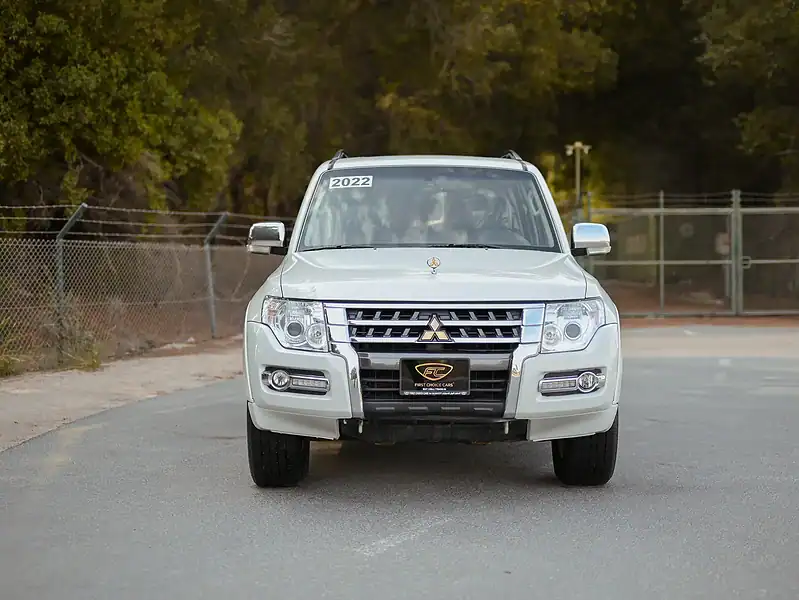 2022 Mitsubishi Pajero GLS 6 Cylinders Engine White Black GCC Specs 4WD