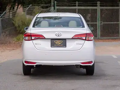 2022 Toyota Yaris E 4 Cylinders Engine White Beige GCC Specs FWD