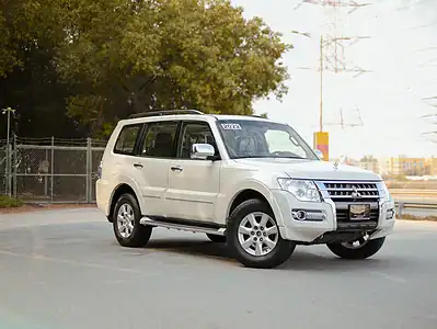 2022 Mitsubishi Pajero GLS 6 Cylinders Engine White Black GCC Specs 4WD