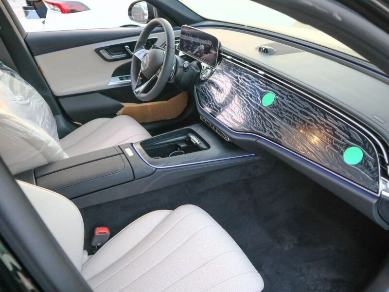 2025 Mercedes-Benz E200 2.0L Inline-4 Turbocharged Gasoline Black Beige