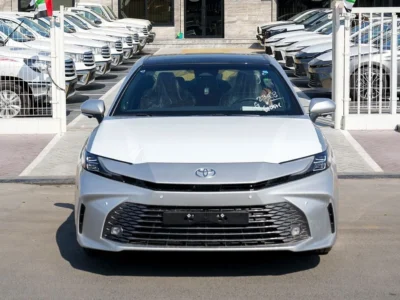 2025 Toyota Camry Hybrid 2.5 L 4 Cylinder Engine Sedan Silver Tan GCC