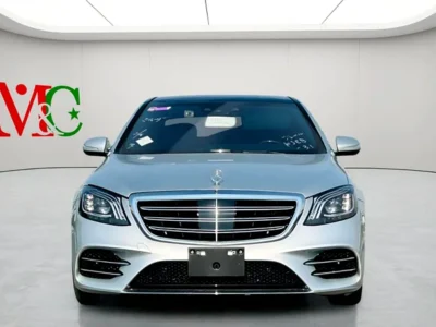 2018 Mercedes-Benz S-Class S 560 4MATIC 8 Cylinder Engine Silver Black