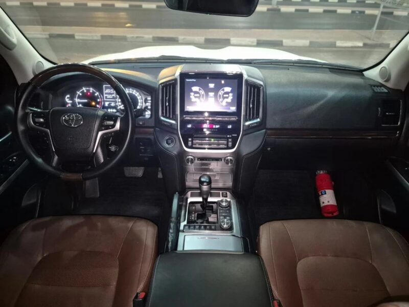 Toyota Land Cruiser VXR 5.7L 4WD GRAND TOURING 2020