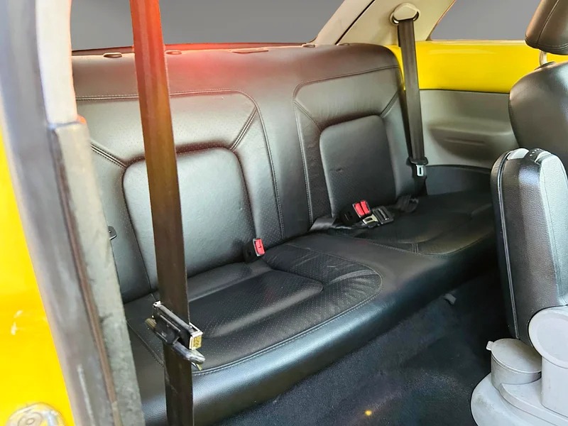 2001 Volkswagen Beetle Standard CLEAN CAR LOW MILEAGE Yellow Black