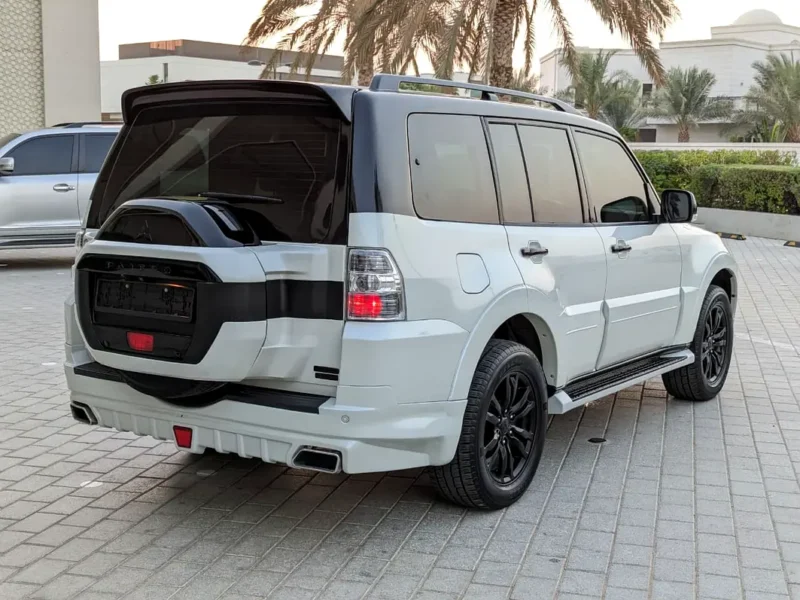 2020 Mitsubishi Pajero Signature Edition GCC IN EXCELLENT CONDITION White Black