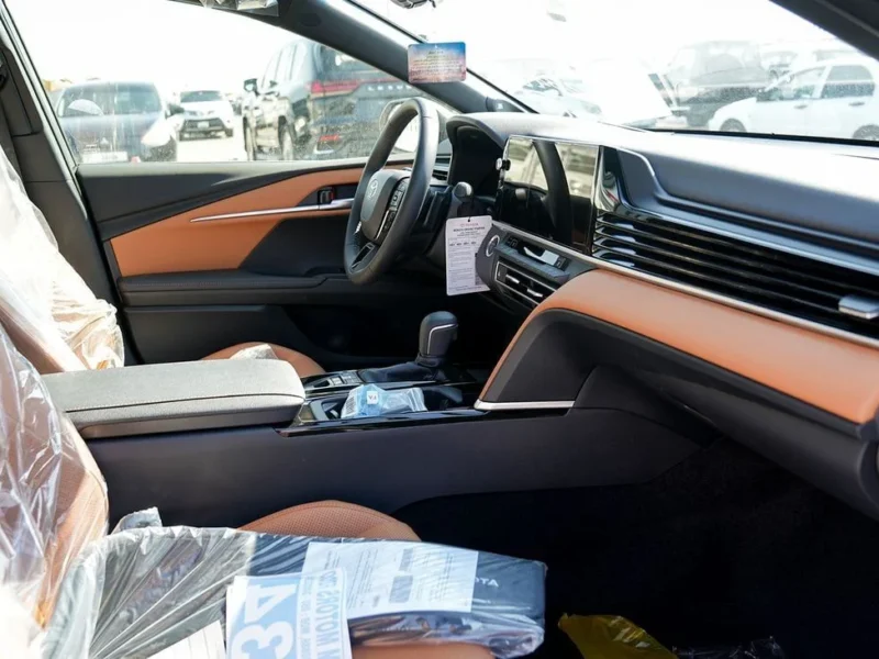 2025 Toyota Camry Hybrid 2.5 L 4 Cylinder Engine Sedan Silver Tan GCC