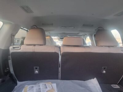 2024 Toyota Highlander 2.5 L inline‑4 Hybrid Grey Beige