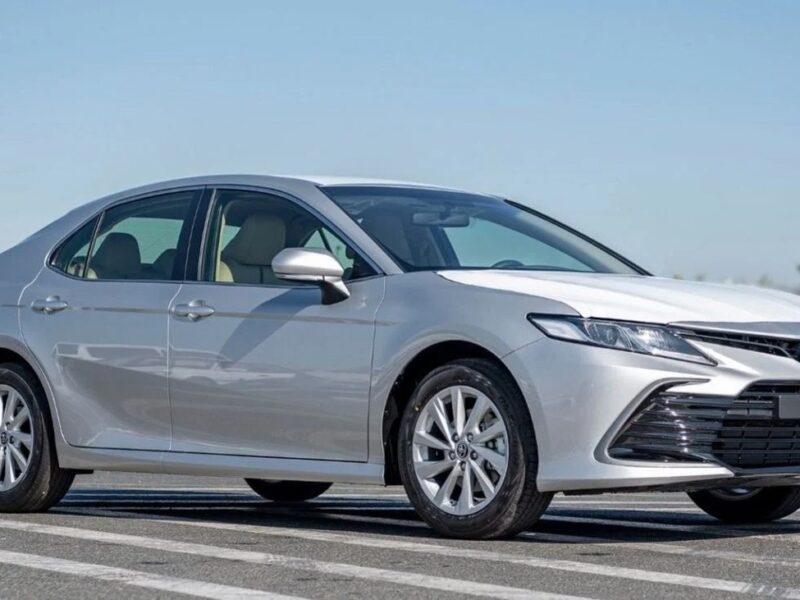 Toyota Camry LE 2.5P 4-Cylinder Engine AT MY2023 SILVER BEIGE
