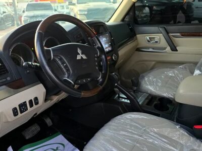 2013 Mitsubishi Pajero GLX 6 Cylinder Engine SUV Black Beige