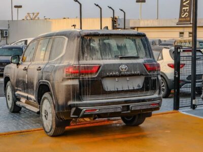 2025 Toyota Land Cruiser Toyota Land Cruiser 300 Series VXR 4.0L Black Beige