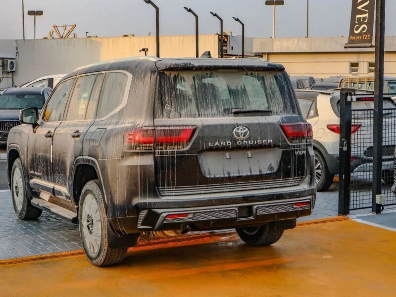 2025 Toyota Land Cruiser Toyota Land Cruiser 300 Series VXR 4.0L Black Beige