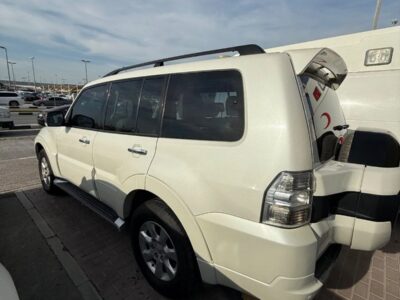 2016 Mitsubishi Pajero Std 3.5L 6 Cylinder Engine GCC Specs White Beige