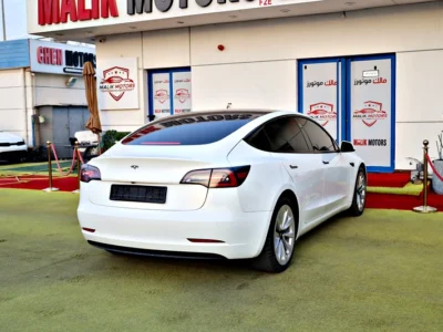 2022 Tesla Model 3 Other 70 - 80 kWh 350 - 450 KM White Black GCC