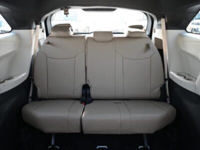 2024 Toyota Sienna 2.5 L Hybrid Powertrain White Beige