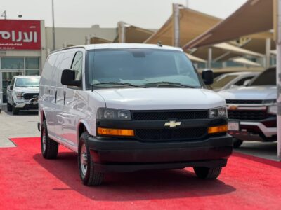 2019 Chevrolet Express Van Automatic V8 White Beige