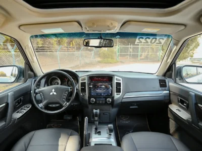 2022 Mitsubishi Pajero GLS 6 Cylinders Engine White Black GCC Specs 4WD