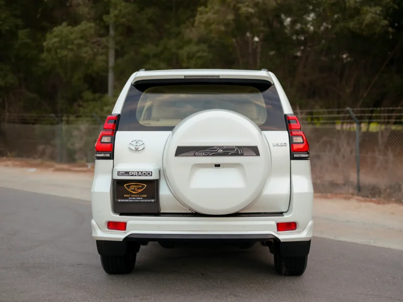 2022 Toyota Prado VXR 6 Cylinder SUV GCC Specs White Beige 4WD