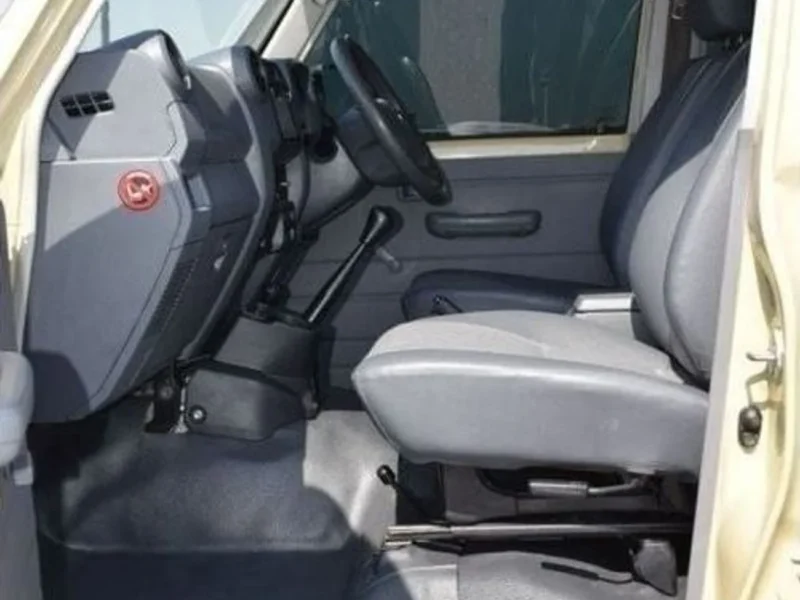 Toyota Land Cruiser Pick Up 4.5L 8 Cylinder 2017 4WD Diesel Manual Beige Grey