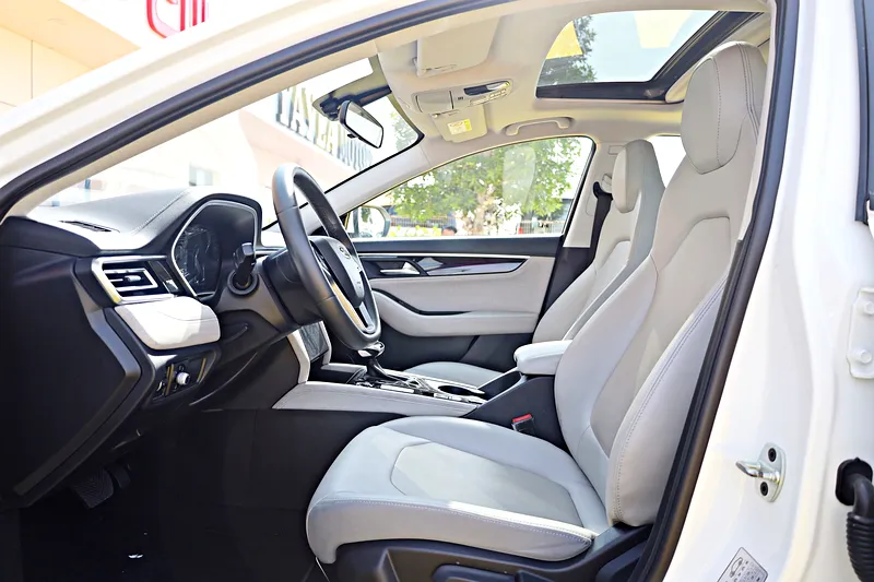 2022 JAC J7 Luxury 4 Cylinders Engine GCC Specs White Sedan