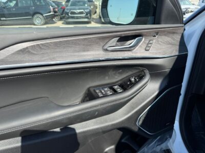 2024 Jeep Grand Cherokee Overland 3.6L 6 Cylinder Engine GCC White Black