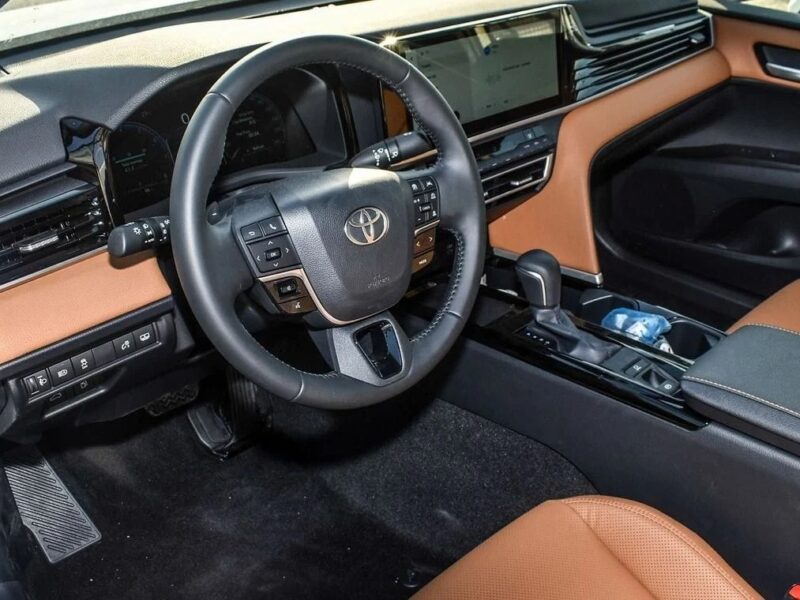 2025 Toyota Camry GREND 2.5L 4 Cylinder Engine GCC White Tan