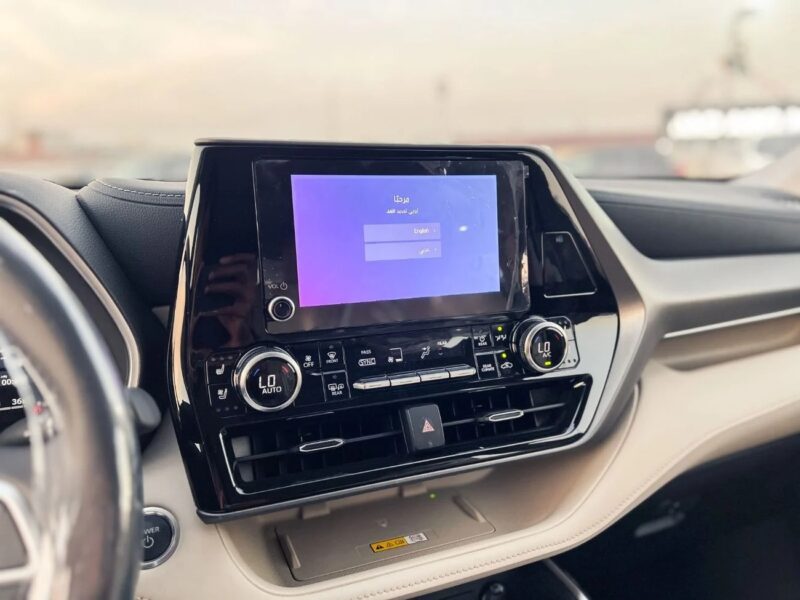 2024 Toyota Highlander Highlander Limited 2.5L Hybrid AWD Black Beige