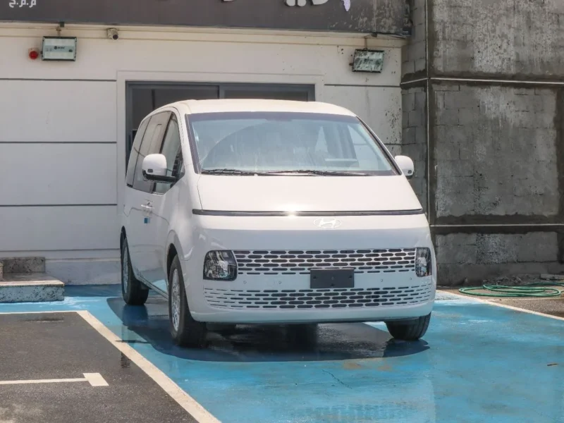 Hyundai Staria Hyundai Staria 3.5L 2025 AT White Black