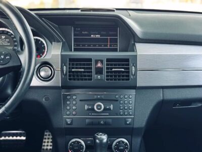 2011 Mercedes-Benz GLK-Class GLK 300 4matic Neat and Clean Car White Black