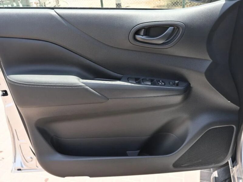 Nissan Navara NISSAN NAVARA 2.5L DIESEL PRO4X 4X4 SILVER DC AT 2025 Silver