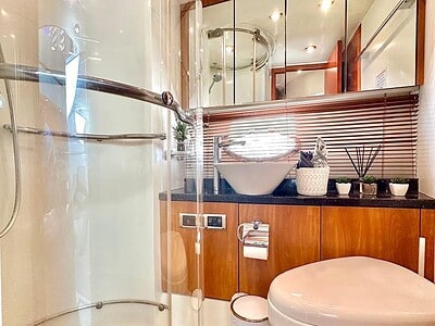 Yacht Charters Dubai UAE