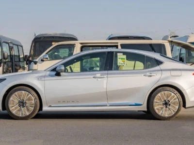 Toyota Camry 2025 Toyota Camry LE 2.5L AT Hybrid Silver Beige Sedan