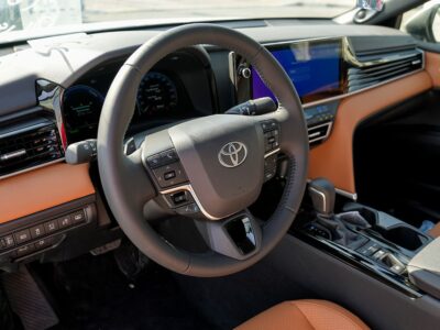 2025 Toyota Camry Hybrid 2.5 L 4 Cylinder Engine Sedan Grey Tan GCC