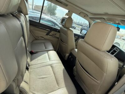 2016 Mitsubishi Pajero Std 3.5L 6 Cylinder Engine GCC Specs White Beige