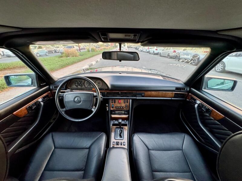 1990 Mercedes-Benz 560 SEL 5.6 liters 8 Cylinders Engine Blue Black