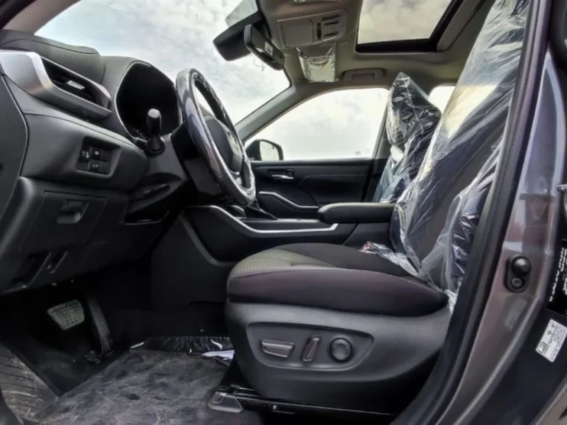 Toyota Highlander GLE 2.5L Hybrid 2023 4WD SUV Grey Black GCC Specs