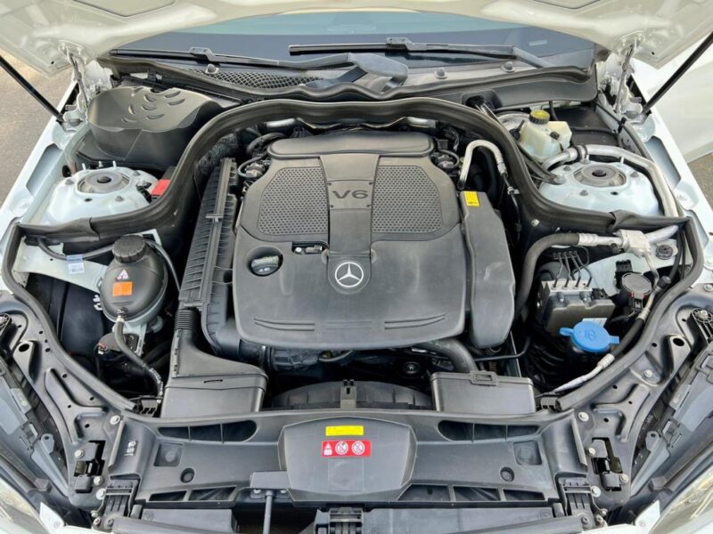 MERCEDES-BENZ E 300 3.5L V6 petrol engine WHITE Black 2015