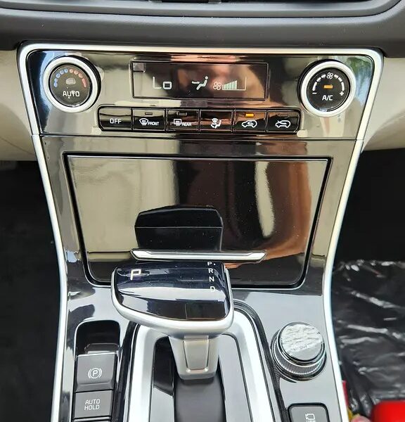 2025 Kia Seltos Other Kia Seltos 4 Cylinder Engine Full option GCC White Black