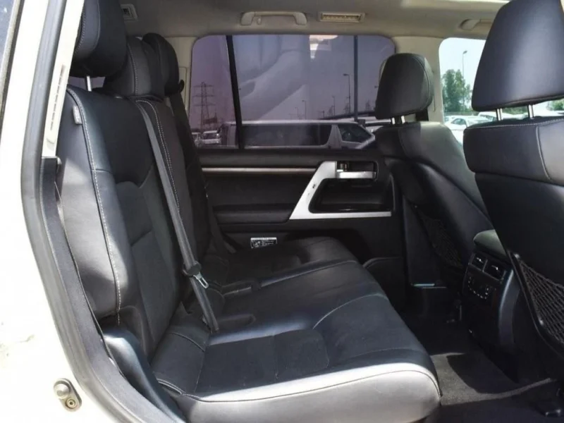 2018 Toyota Land Cruiser 4.5 litre 8 Cylinder Engine RHD White Black