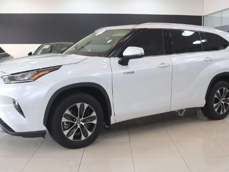 2022 Toyota Highlander GLE 2.5L Hybrid AWD A/T Grey White