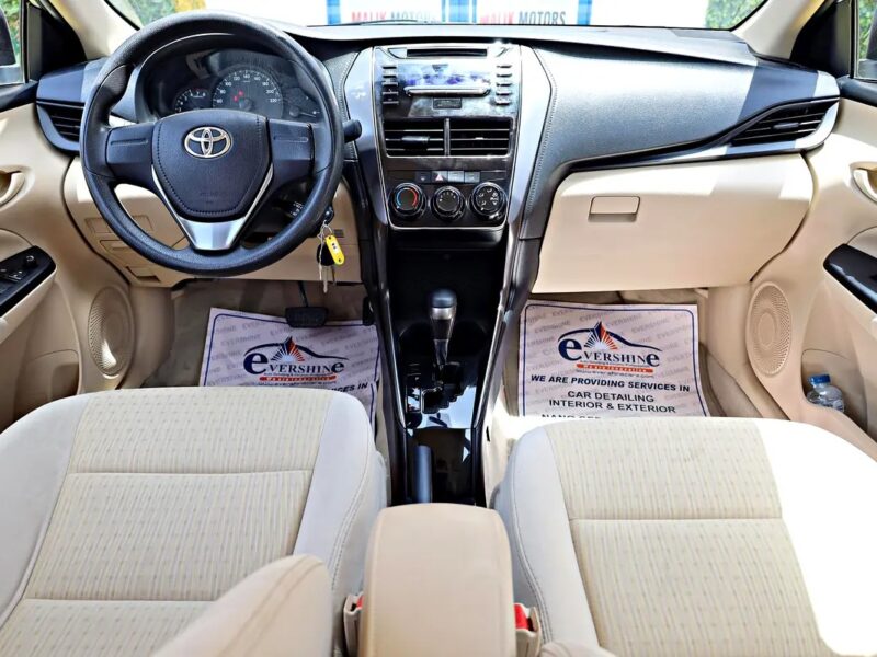 2022 Toyota Yaris S 1.5L ENGINE Clean Title Perfect Condition Silver Beige