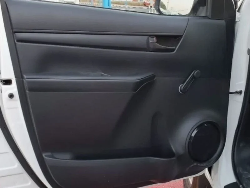 2025 Toyota Hilux Double Cabin 2.4L 4 Cylinder Diesel 4x4 White Black