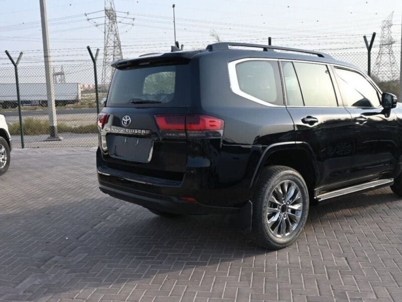 2022 Toyota Land Cruiser TOYOTA LC300 3.3L VX+ DIESEL 6 CYLINDER Black