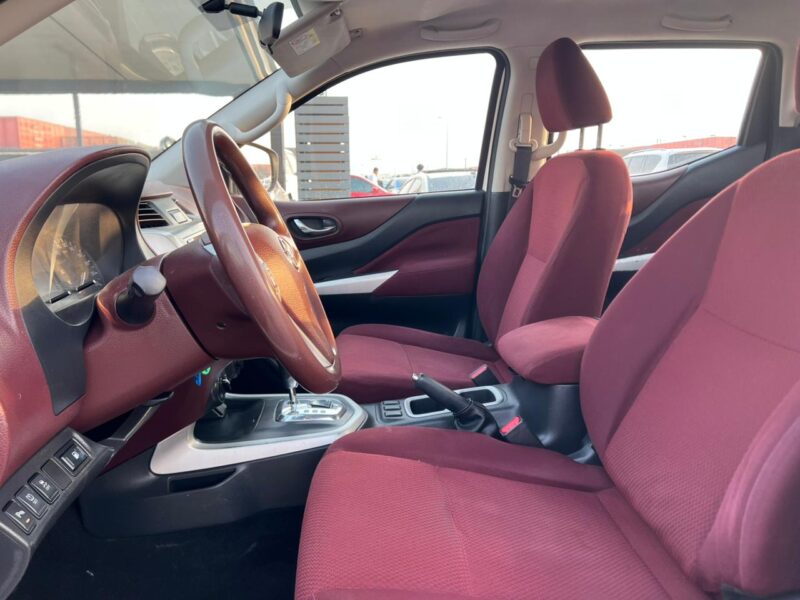 2020 White Nissan Navara 4X4 Fully Automatic GCC Specifications