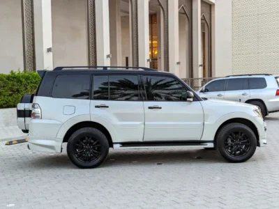 2020 Mitsubishi Pajero Signature Edition GCC IN EXCELLENT CONDITION White Black