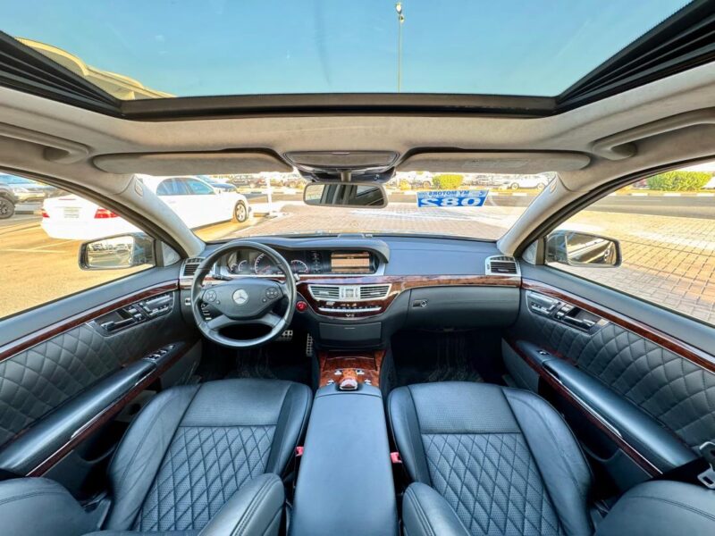 2010 Mercedes-Benz S 65 AMG 6.0L V12 twin-turbocharged Engine Black